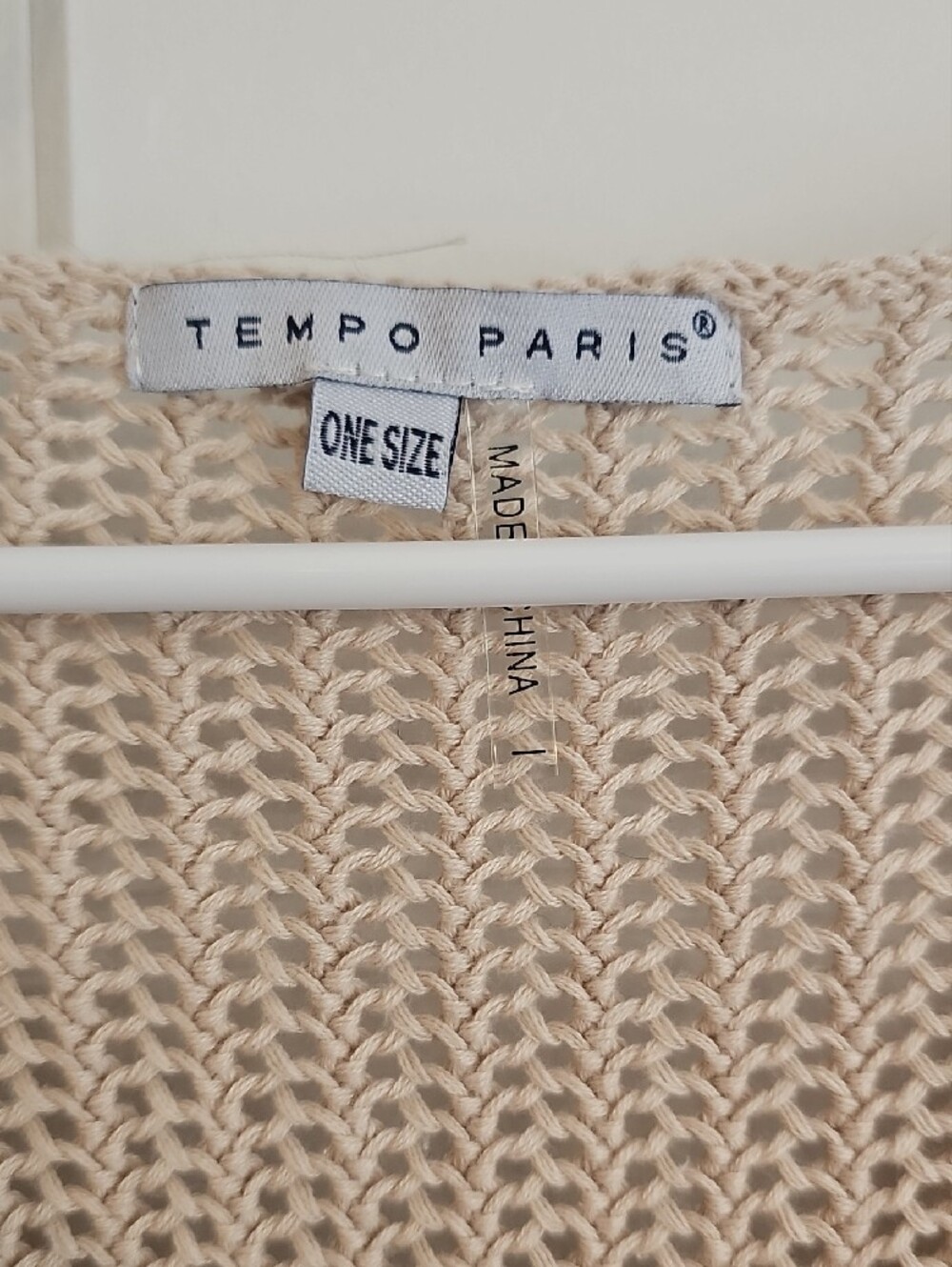 Tempo Paris Beige Open-Knit V-Neck Sweater with Star Motif - Picture 2 of 5